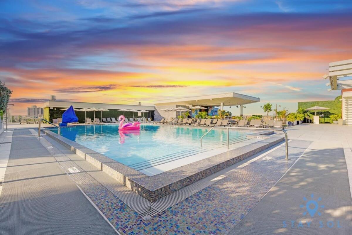 Hollywood Beach Broad-Walk - Pool - Gym & Hot Tub Exterior photo